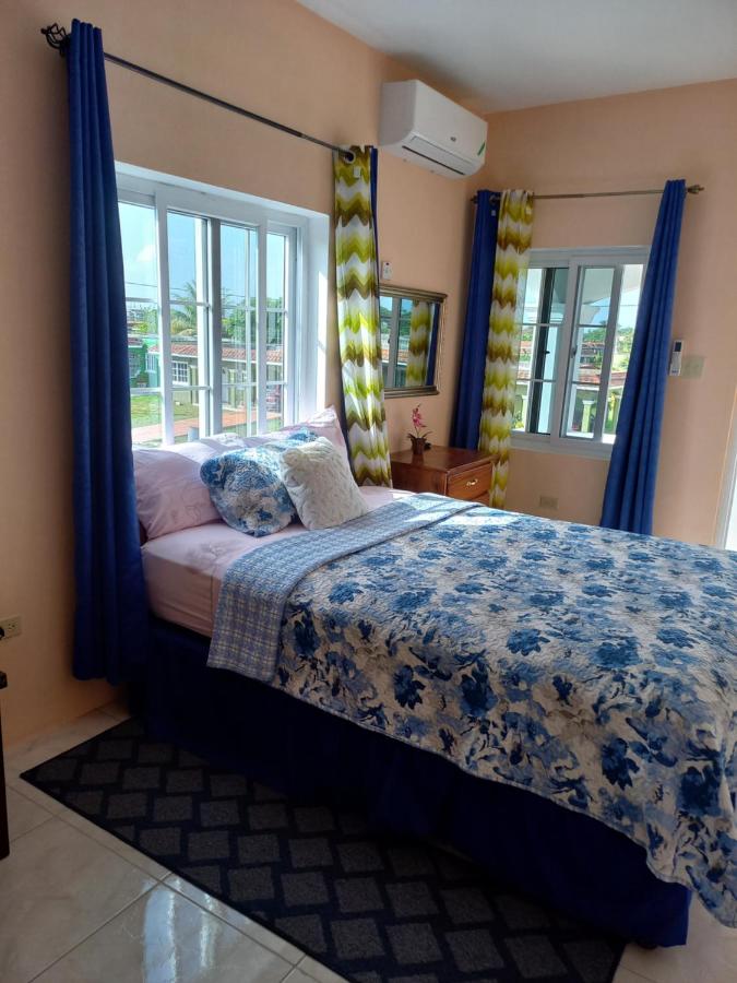 Air-conditioned bedroom with balcony views at Seville Meadows 2